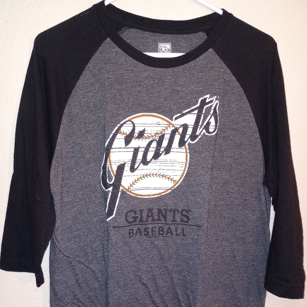 (#125) Men's Giants T-Shirt Size Medium